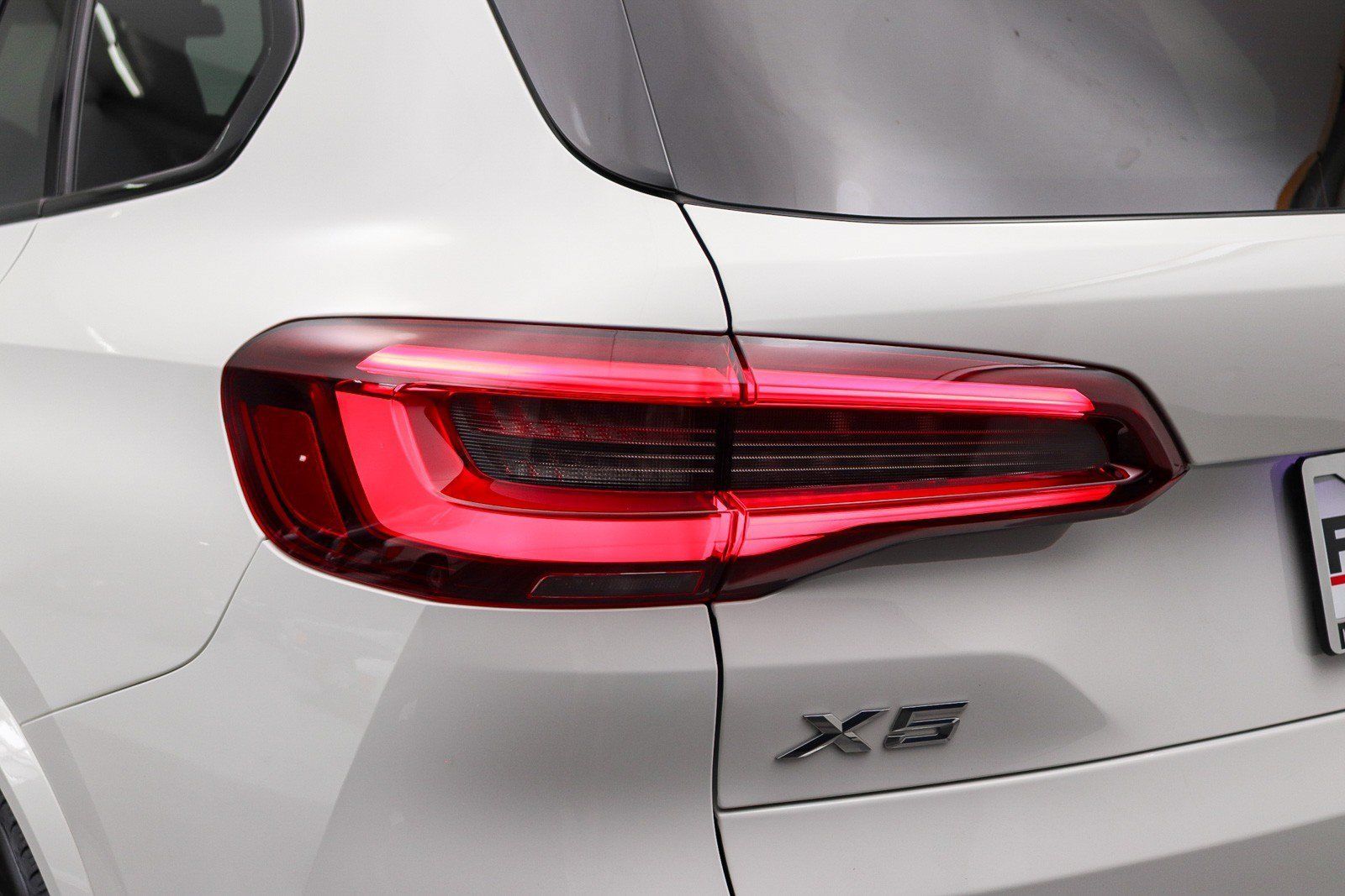 Used 2022 BMW X5 xDrive45e w/ M Sport Package AWD/4WD image 12