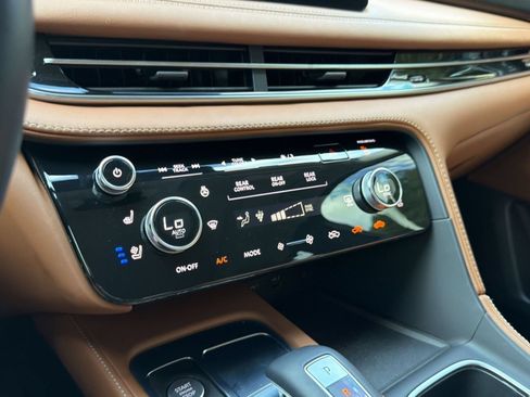 Used 2023 INFINITI QX60 Sensory w/ Cargo Package AWD/4WD image 18