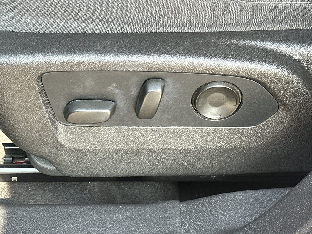 Used 2022 Buick Envision Essence w/ Safety Package FWD image 28