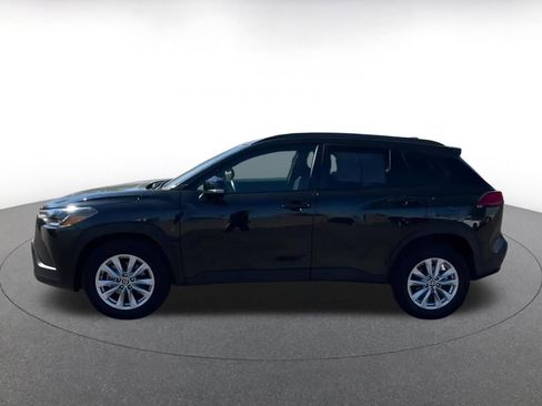 Used 2025 Toyota Corolla Cross LE image 9