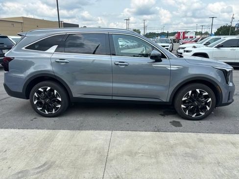 Used 2025 Kia Sorento EX w/ Panoramic Sunroof Package AWD/4WD image 11