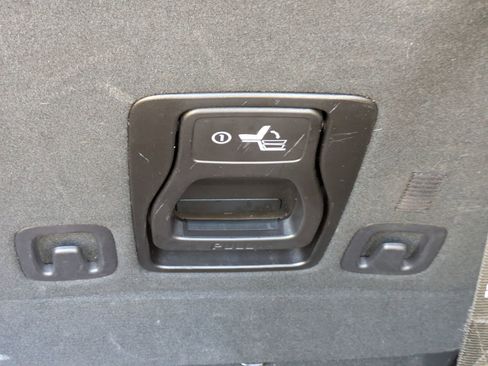 Used 2024 Kia Carnival EX image 30