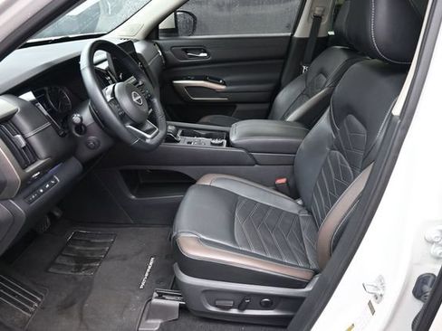 Used 2022 Nissan Pathfinder Platinum w/ Cargo Package AWD/4WD image 18