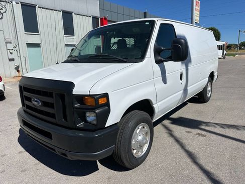 Used 2011 Ford E-150 and Econoline 150 image 2