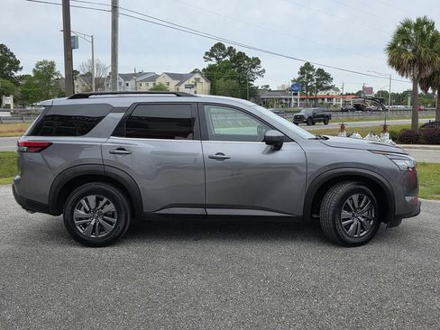 Used 2024 Nissan Pathfinder SV FWD image 38