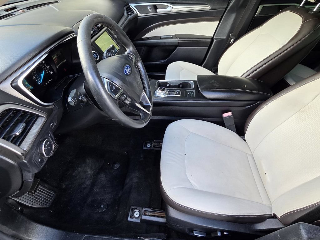 Used 2020 Ford Fusion SE w/ Equipment Group 151A FWD image 6