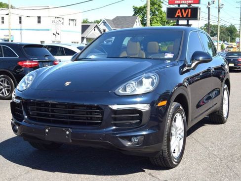 Used 2016 Porsche Cayenne AWD/4WD image 2