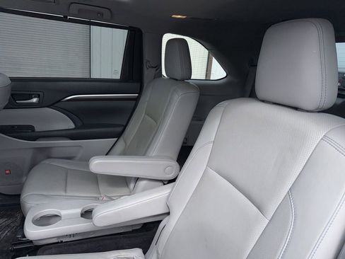 Used 2015 Toyota Highlander Limited image 24