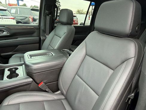 Certified 2024 Chevrolet Suburban Z71 w/ Luxury Package AWD/4WD image 14