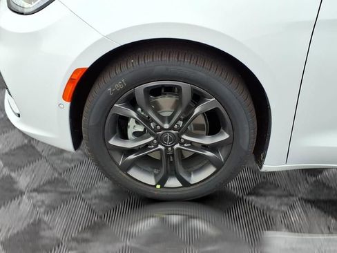 New 2026 Chrysler Pacifica Select image 11