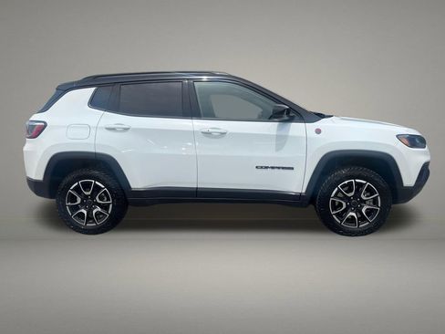 Used 2025 Jeep Compass Trailhawk AWD/4WD image 5