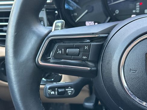 Used 2025 Porsche Macan image 26