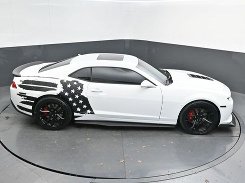 Used 2014 Chevrolet Camaro SS w/ SS Performance Package image 36