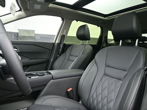 New 2026 Nissan Rogue Platinum w/ Platinum Premium Package AWD/4WD image 3