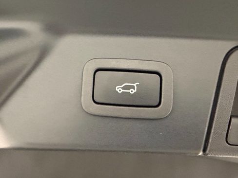 Used 2020 Land Rover Range Rover Velar S image 44