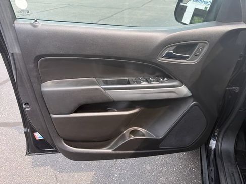 Used 2018 Chevrolet Colorado LT AWD/4WD image 12