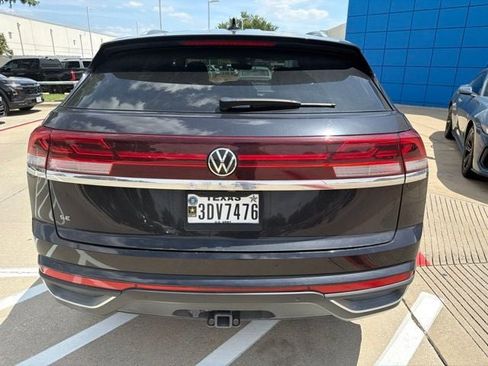 Used 2024 Volkswagen Atlas Cross Sport SE FWD image 6