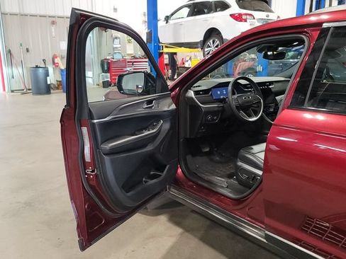 Used 2024 Jeep Grand Cherokee L Limited AWD/4WD image 15