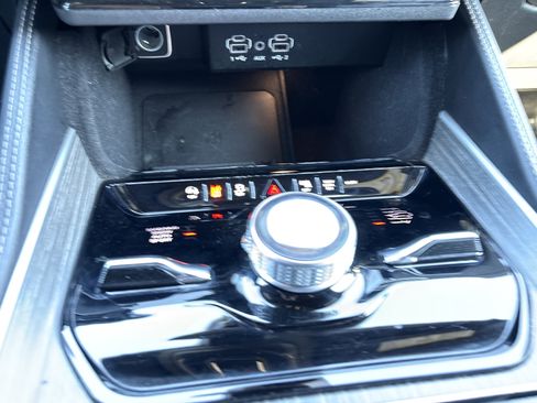 Certified 2024 Jeep Wagoneer L Series III w/ Flexible Seating Group image 31