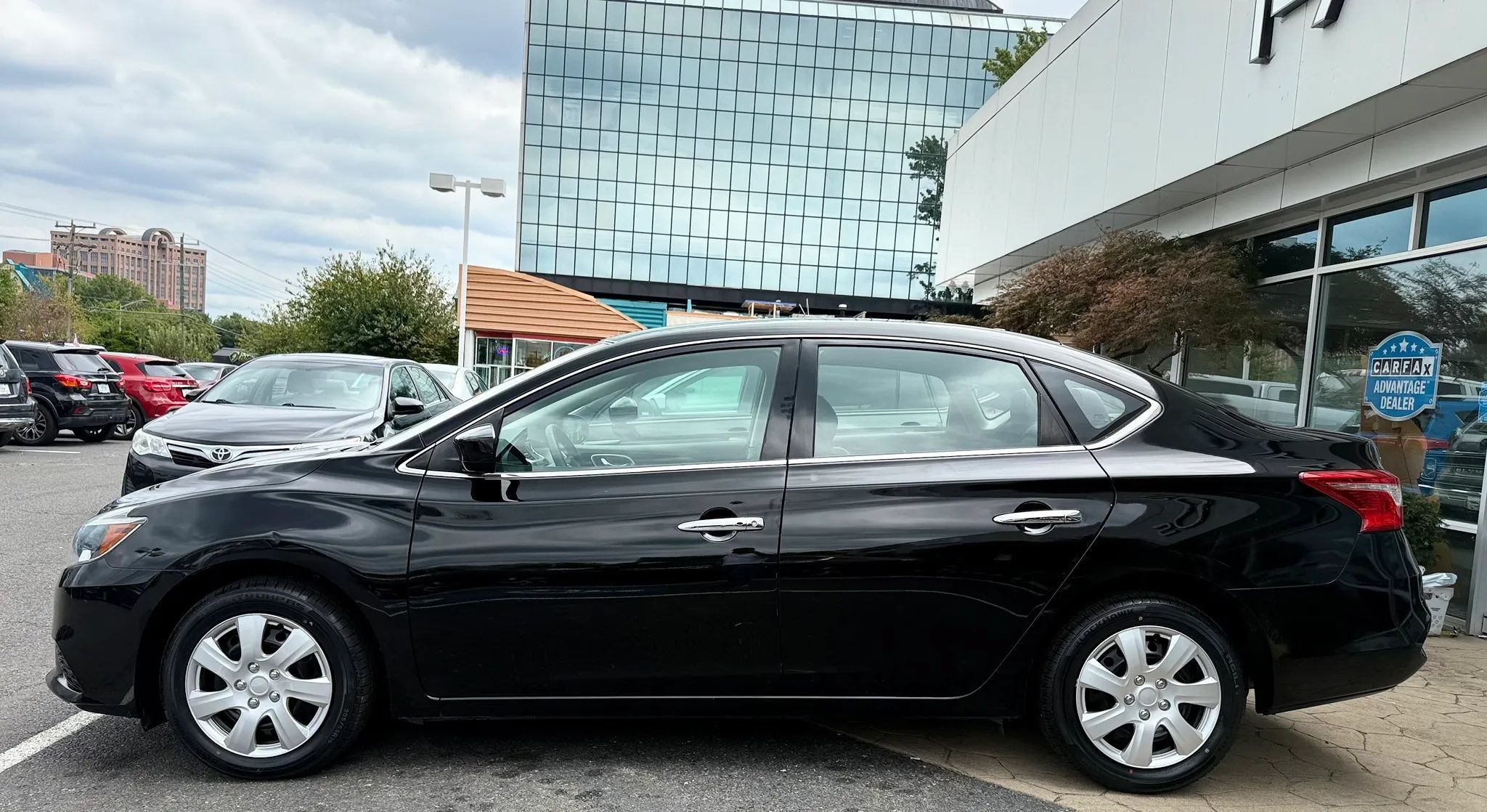 Used 2017 Nissan Sentra SV FWD image 4