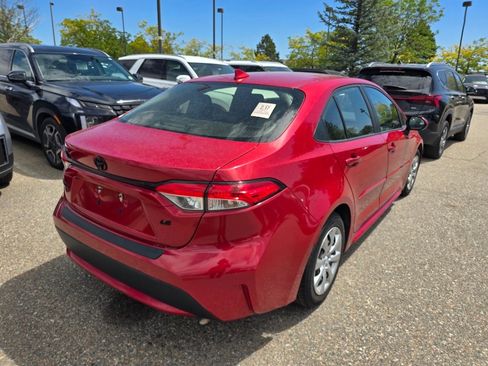 Used 2021 Toyota Corolla LE w/ Carpet Mat Package (TMS) FWD image 5