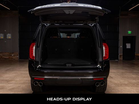 Used 2023 GMC Yukon XL Denali Ultimate image 9