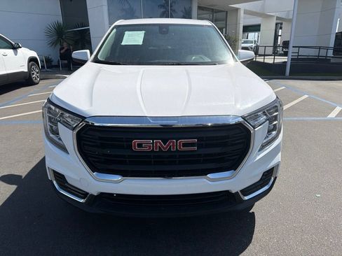 Used 2024 GMC Terrain SLE FWD image 3