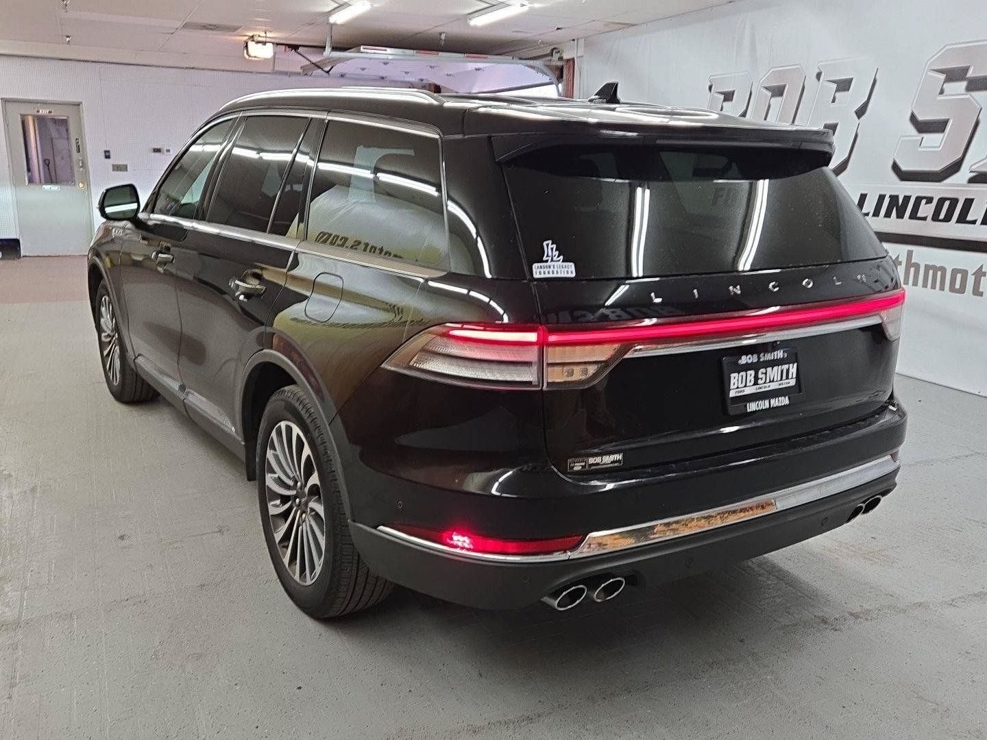 Used 2024 Lincoln Aviator Reserve AWD/4WD image 4