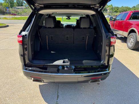Used 2019 Chevrolet Traverse Premier w/ Driver Confidence II Package FWD image 23