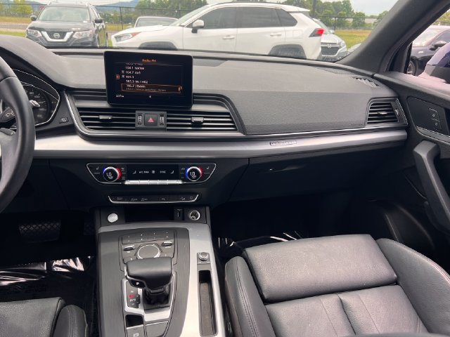 Used 2020 Audi Q5 2.0T Premium w/ Titanium Sport Package AWD/4WD image 14