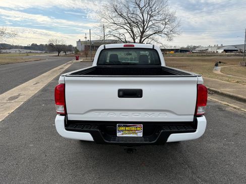 Used 2017 Toyota Tacoma SR image 4