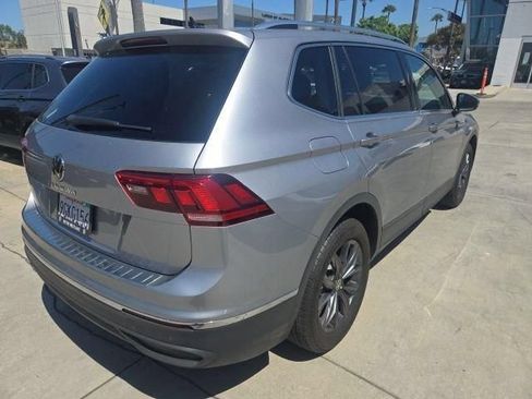 Used 2023 Volkswagen Tiguan SE w/ Panoramic Sunroof Package FWD image 7