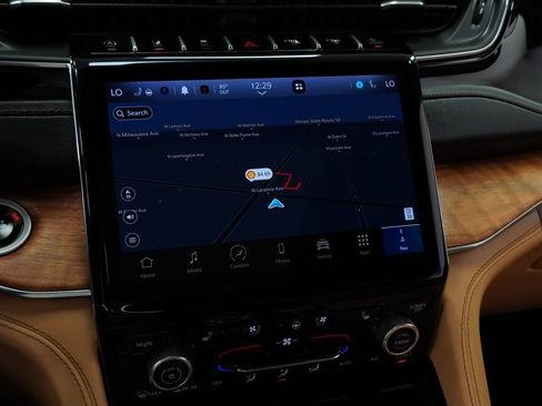 Certified 2025 Jeep Grand Cherokee Summit AWD/4WD image 34