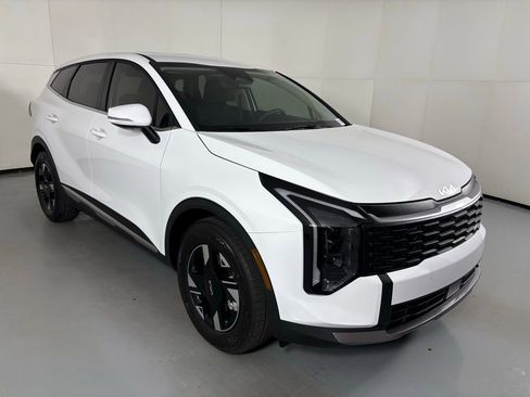 New 2026 Kia Sportage LX image 2