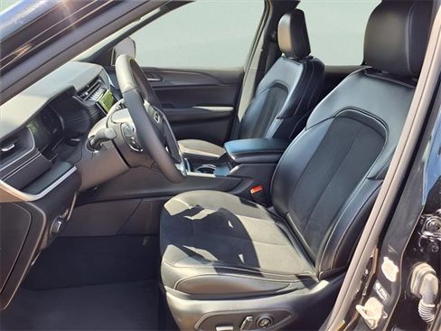 Used 2024 Jeep Grand Cherokee Altitude image 21