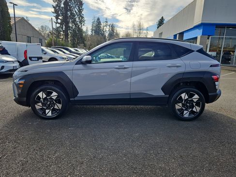 Used 2024 Hyundai Kona SEL image 2