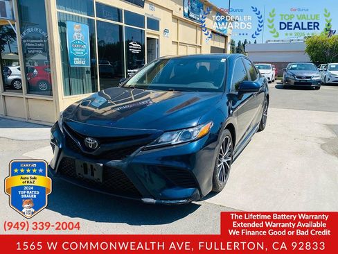 Used 2019 Toyota Camry SE w/ Carpet Mat Package FWD image 10