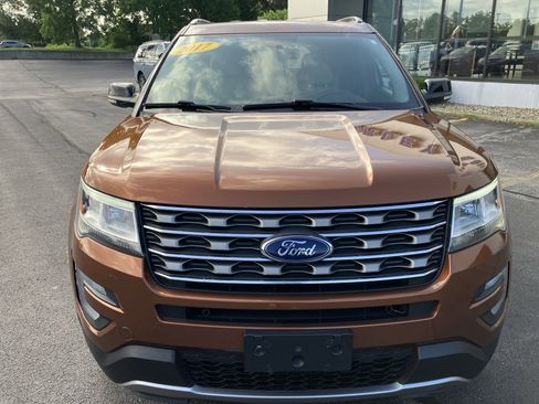 Used 2017 Ford Explorer XLT w/ Equipment Group 201A AWD/4WD image 3