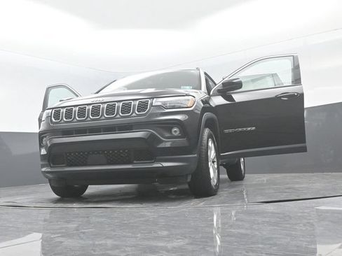 Used 2024 Jeep Compass Latitude AWD/4WD image 30
