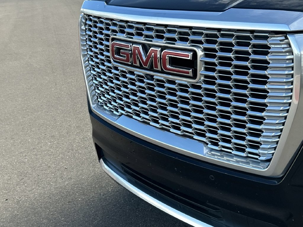 Used 2022 GMC Yukon XL Denali w/ Denali Premium Package AWD/4WD image 32
