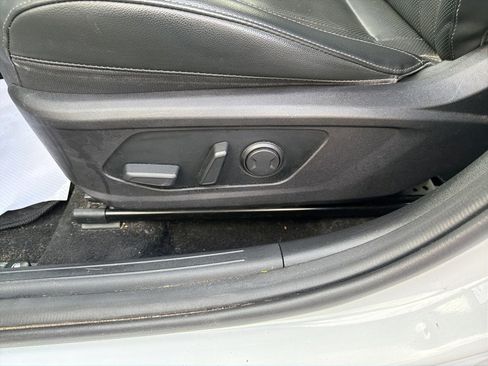 Used 2022 Hyundai Elantra Limited image 14