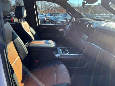 Used 2024 Chevrolet Silverado 2500 High Country w/ High Country Premium Package image 11