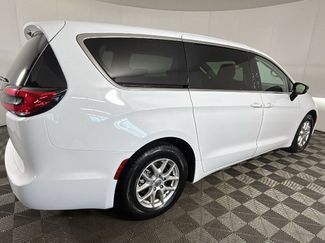 Used 2024 Chrysler Pacifica Touring-L FWD video 3