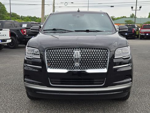 Used 2024 Lincoln Navigator Premiere AWD/4WD image 3