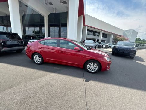 Used 2019 Hyundai Elantra SE FWD image 11
