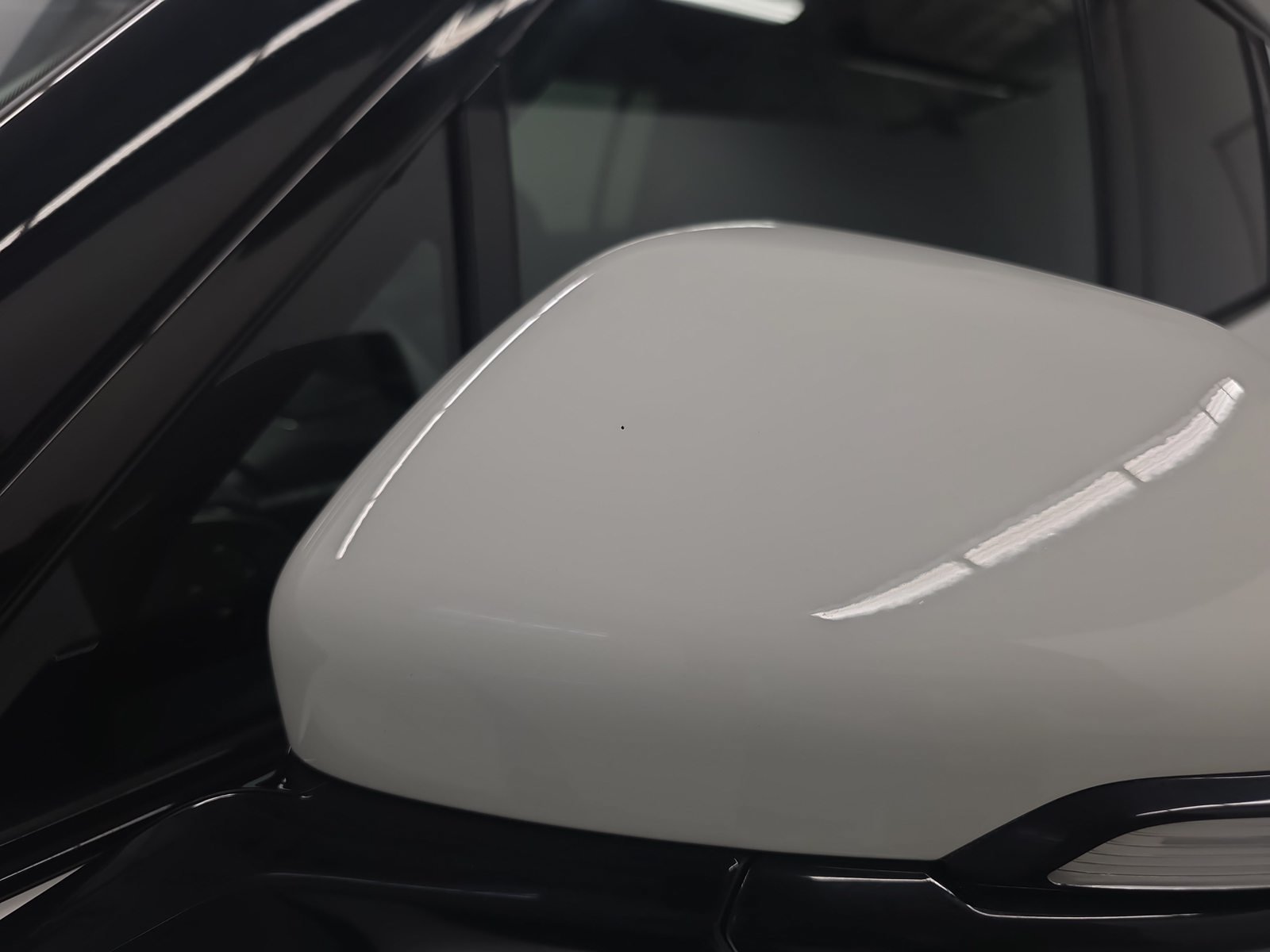 Used 2025 Rivian R1S Adventure Dual AWD/4WD image 35