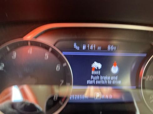 Used 2022 Nissan Frontier SV RWD image 2