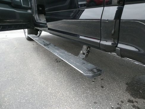 Used 2017 Ford F150 Platinum w/ Equipment Group 701A Luxury image 26