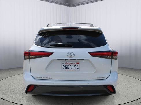 Used 2023 Toyota Highlander Limited FWD image 6