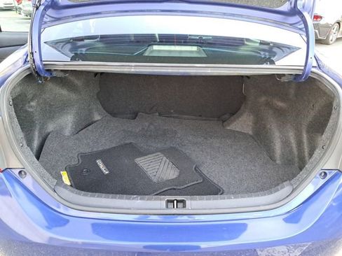 Used 2017 Toyota Corolla SE image 9